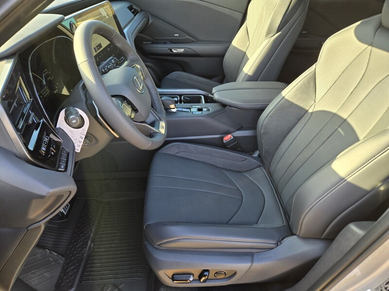 2026 Lexus TX 500h F SPORT Luxury photo 6