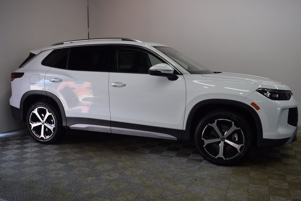 2025 Volkswagen Tiguan SE photo 3