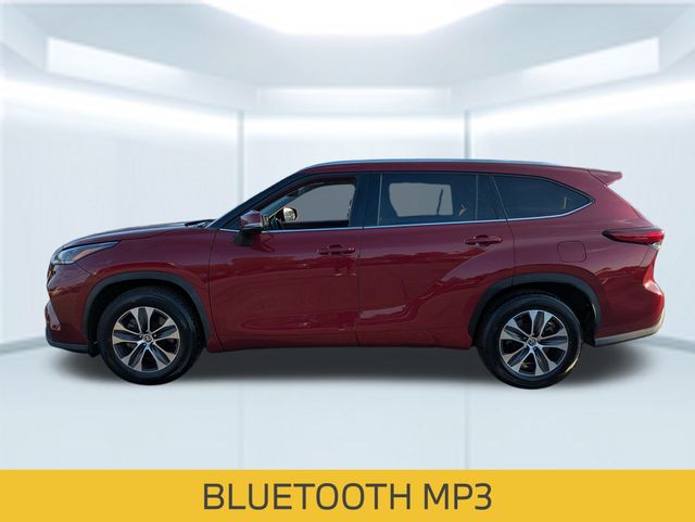 2021 Toyota Highlander XLE photo 2