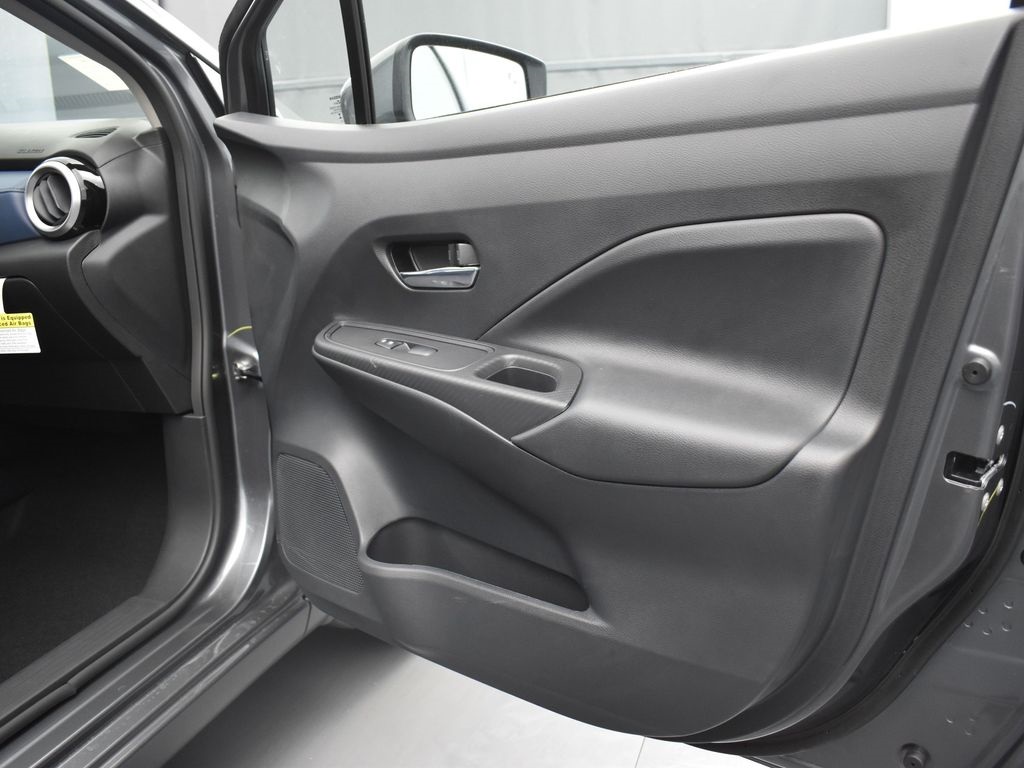2025 Nissan Versa 1.6 SV photo 25