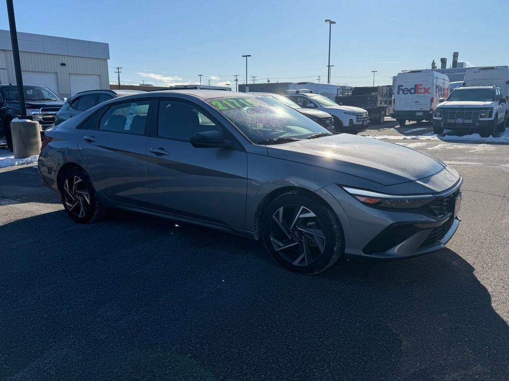 2025 Hyundai Elantra SEL's photo