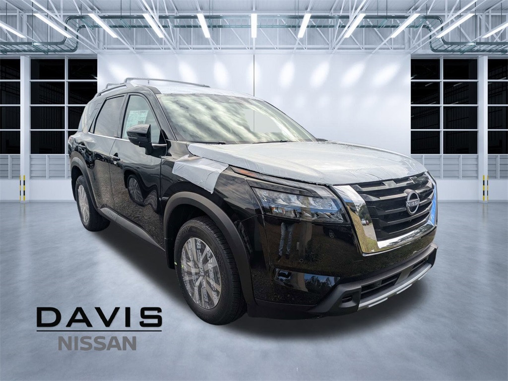 2025 Nissan Pathfinder SL's photo