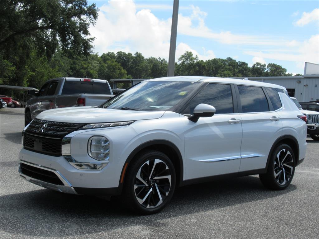 2022 Mitsubishi Outlander SE photo 3