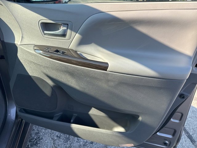 2018 Toyota Sienna XLE photo 4