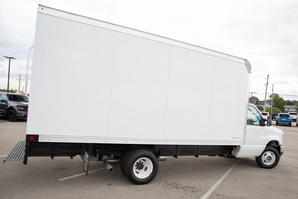 2026 Ford E-450 photo 9