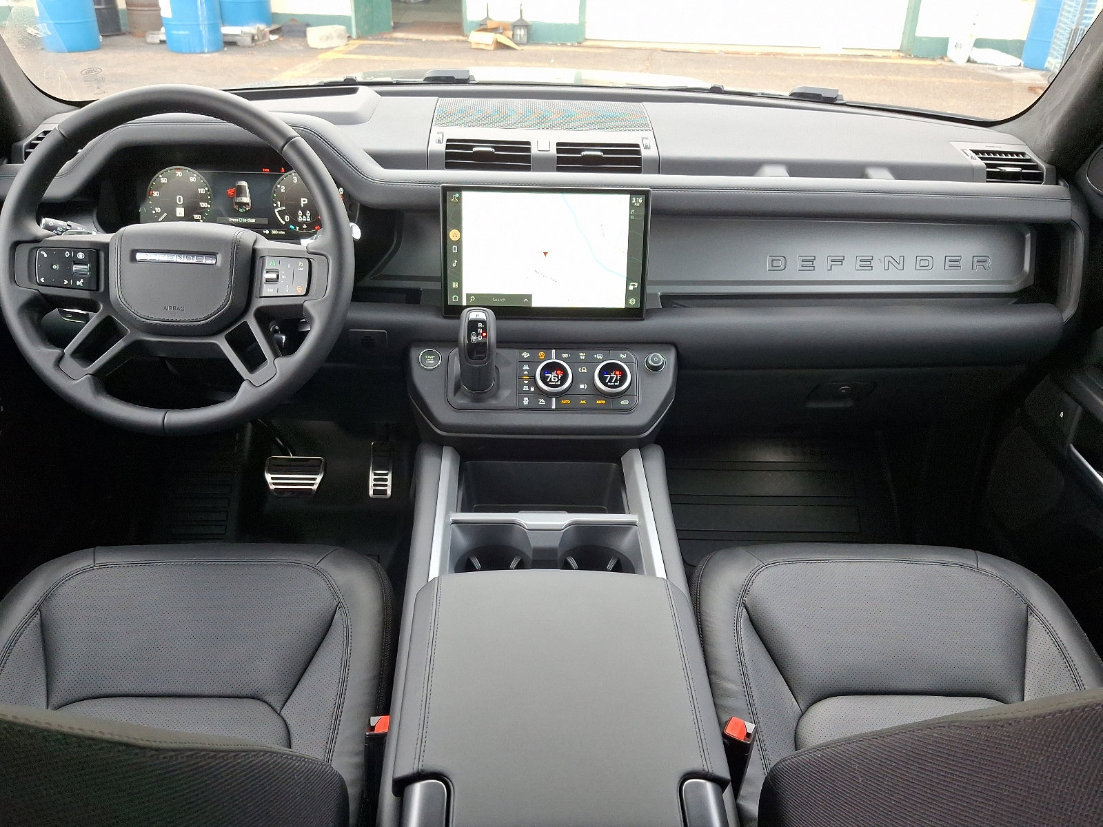 2025 Land Rover Defender 130 V8 photo 14