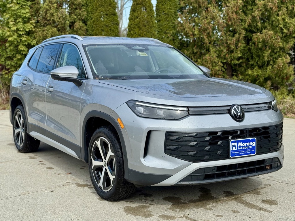 2025 Volkswagen Tiguan SE's photo