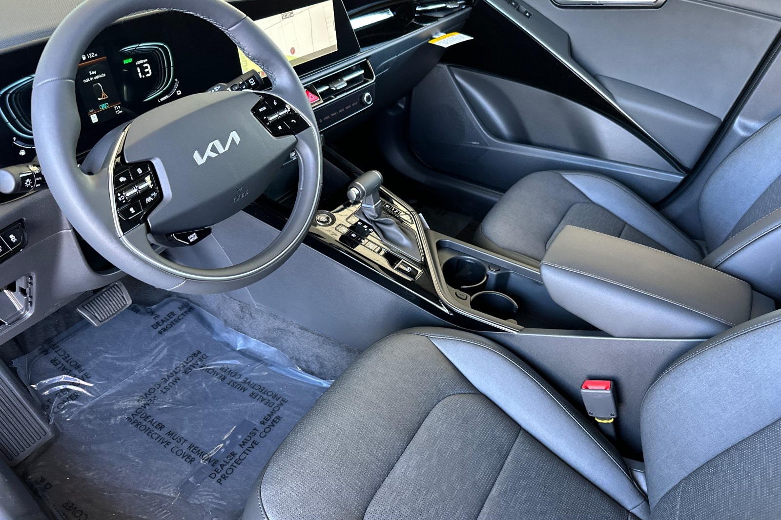 2025 Kia Niro SX Touring photo 5