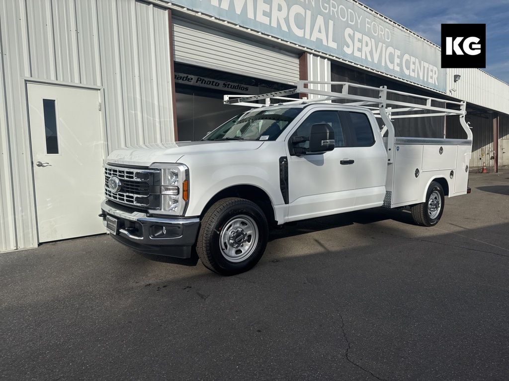 2026 Ford F-350 Super Duty Chassis Cab XL's photo