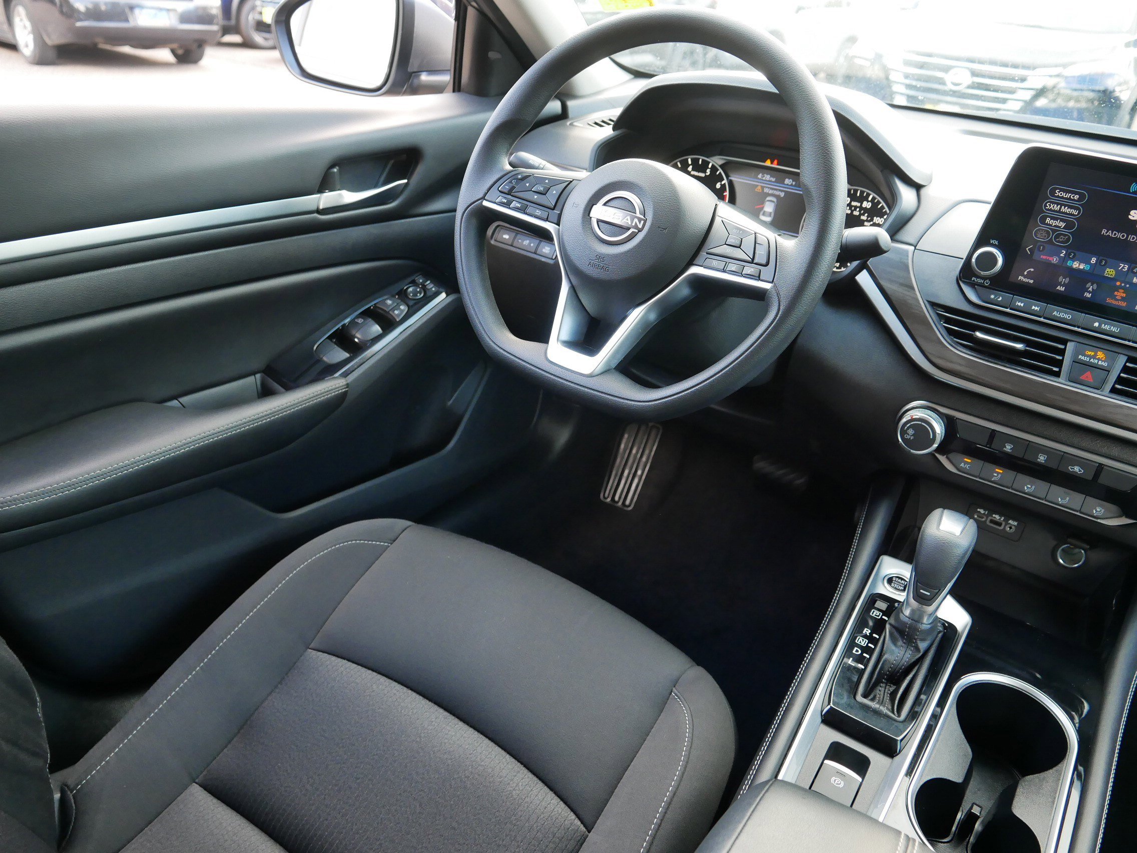 2023 Nissan Altima 2.5 SV photo 9
