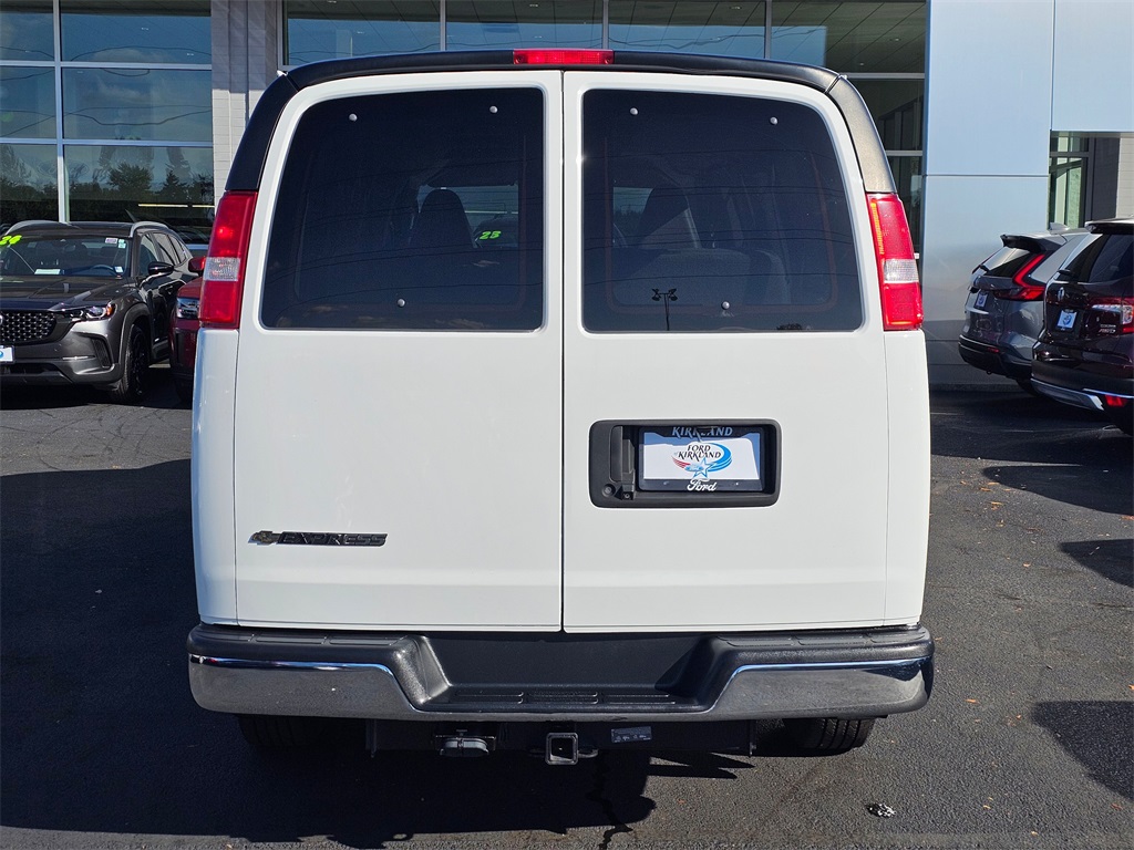 2017 Chevrolet Express 3500 LT photo 4