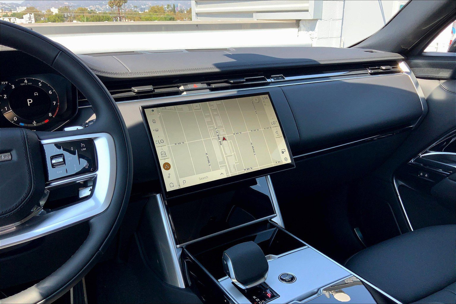 2025 Land Rover Range Rover SE photo 5