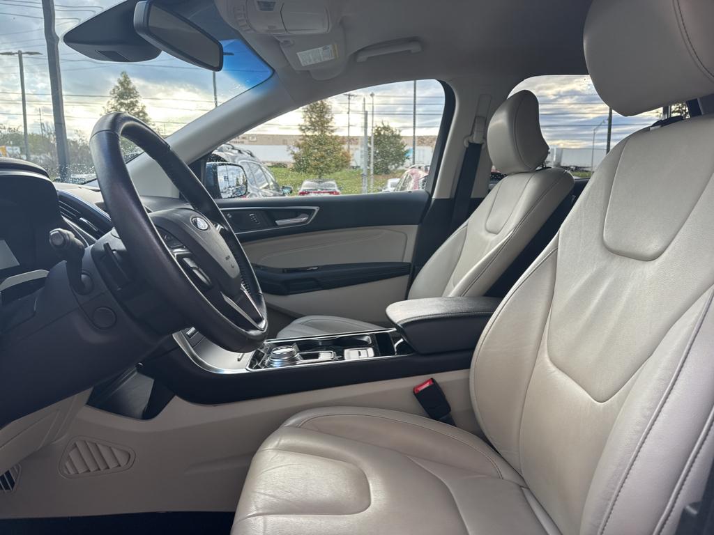 2019 Ford Edge Titanium photo 9