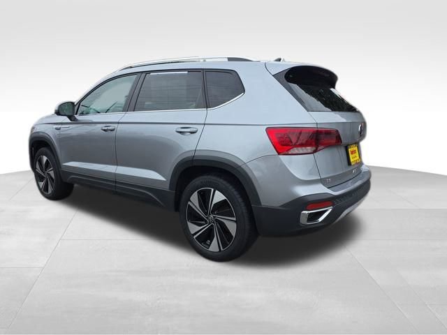 2024 Volkswagen Taos SE photo 3