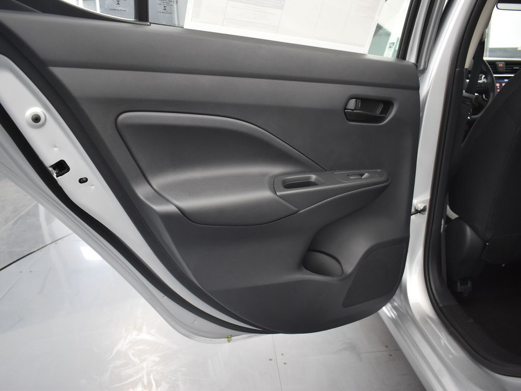 2025 Nissan Versa 1.6 S photo 16