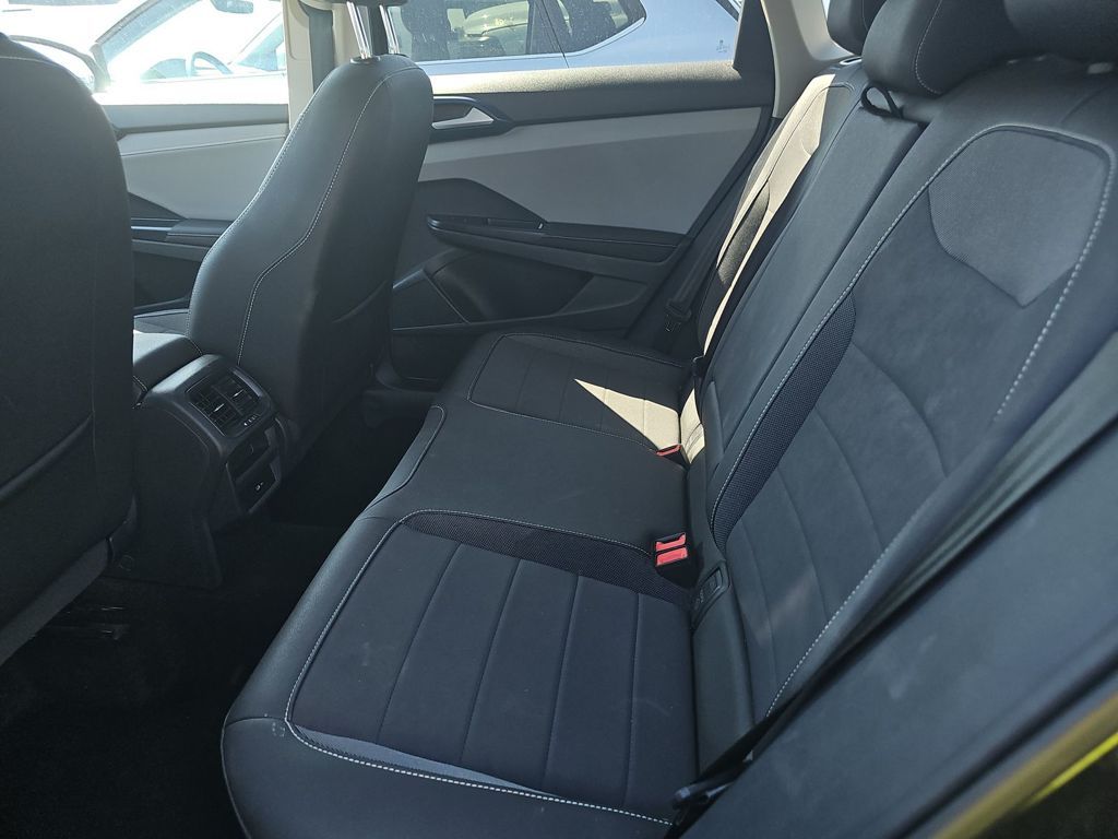 2024 Volkswagen Taos SE photo 5