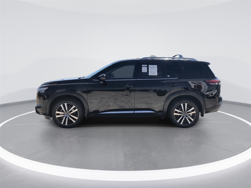 2025 Nissan Pathfinder Platinum photo 4
