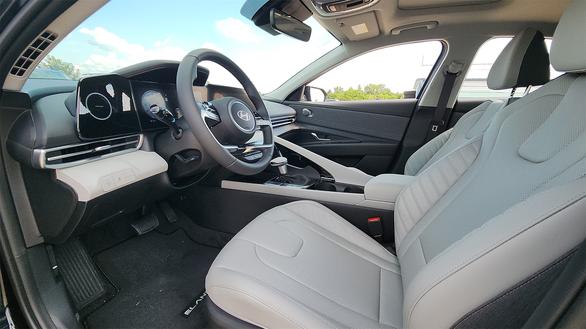 2025 Hyundai Elantra Limited photo 9