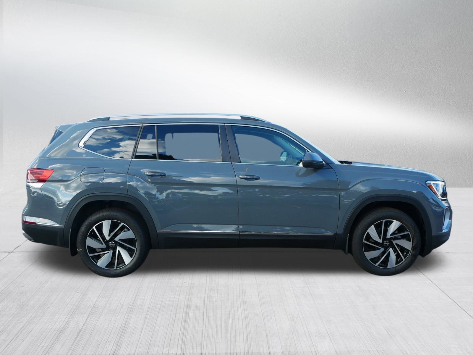 2026 Volkswagen Atlas SEL photo 2