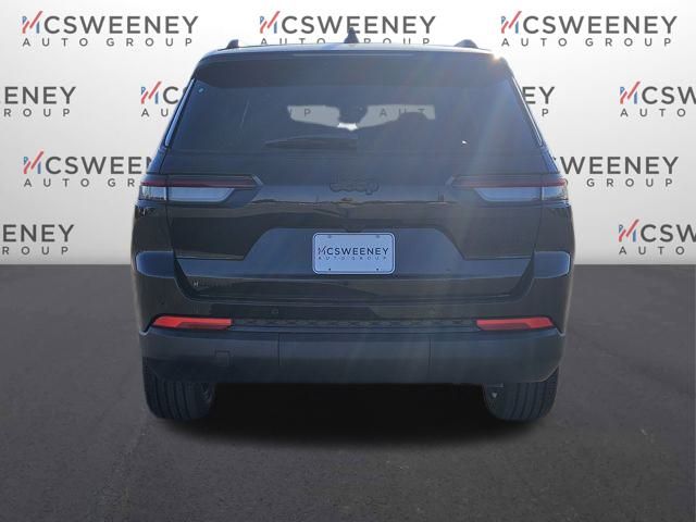 2025 Jeep Grand Cherokee Altitude photo 4