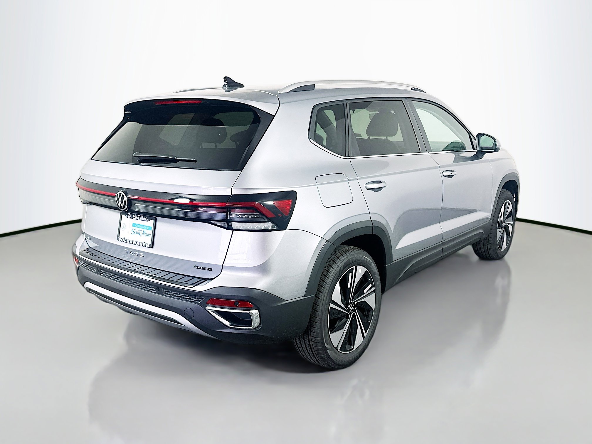 2025 Volkswagen Taos SE photo 4