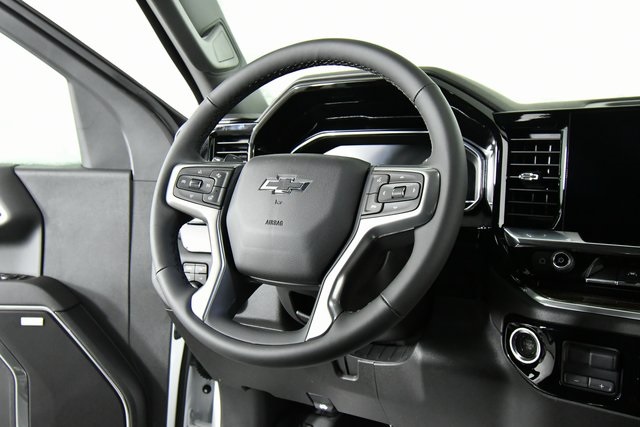 2025 Chevrolet Silverado 1500 RST photo 2