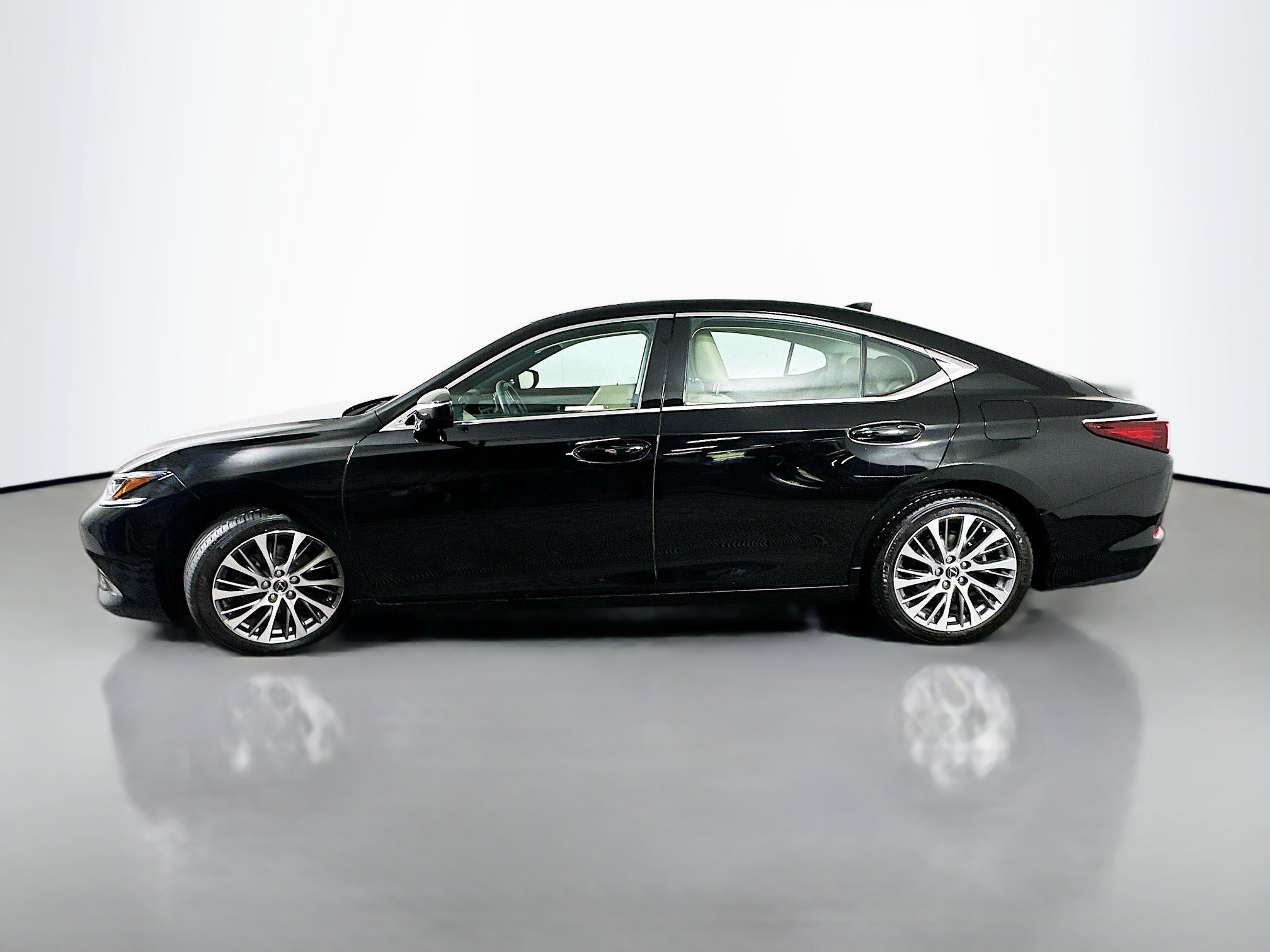 2019 Lexus ES 350 photo 4