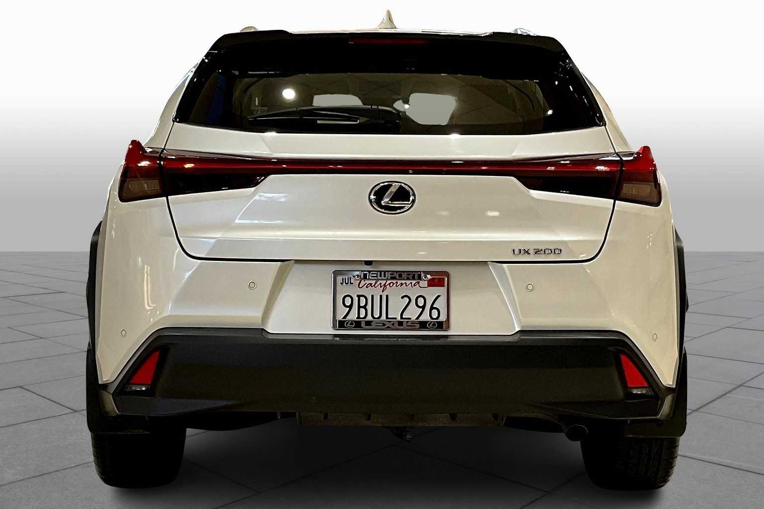 2022 Lexus UX 200 photo 4