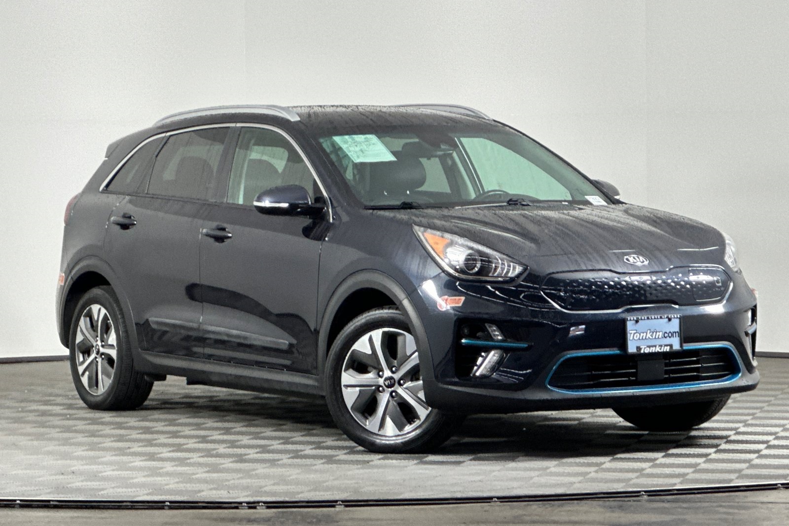 Used 2019 Kia Niro EX with VIN KNDCC3LG5K5020281 for sale in Portland, OR