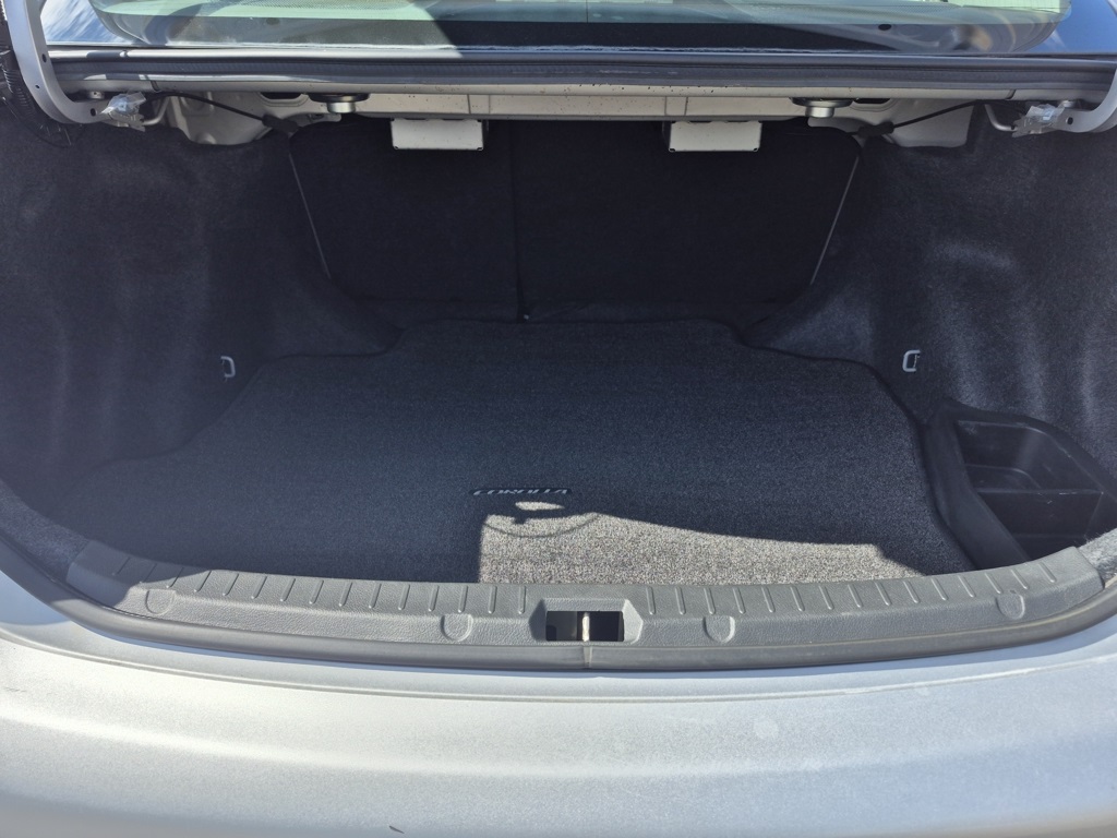 2010 Toyota Corolla LE photo 14