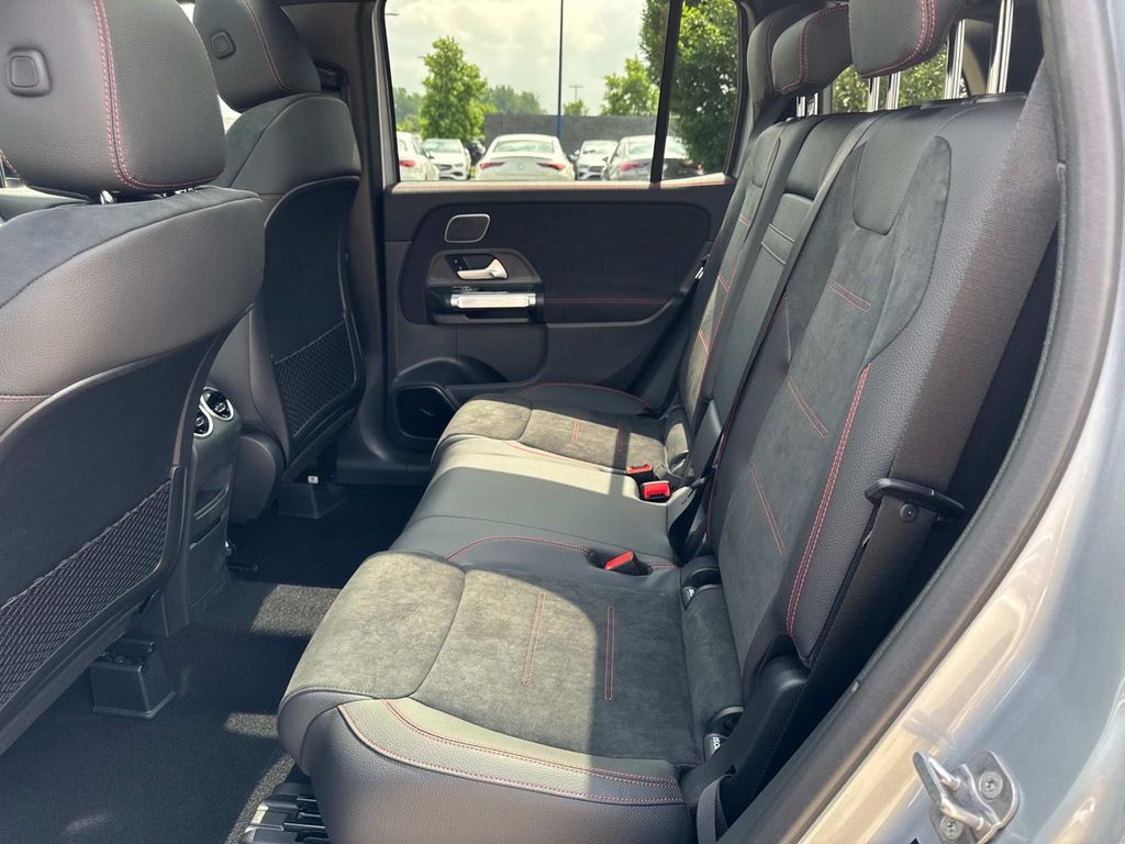 2025 Mercedes Benz GLB 250 4MATIC photo 12