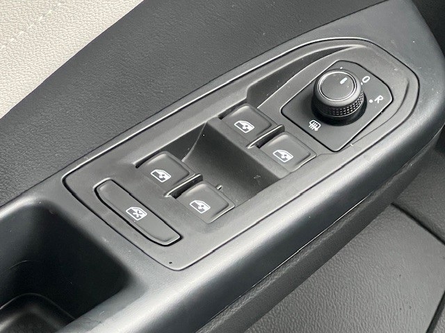 2025 Volkswagen Taos SEL photo 30
