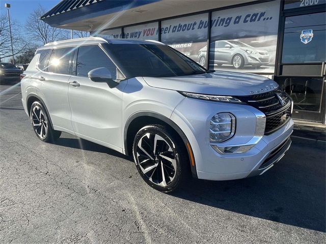 2022 Mitsubishi Outlander SEL Special Edition's photo