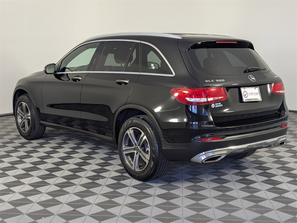 2018 Mercedes Benz GLC 300 4MATIC photo 4