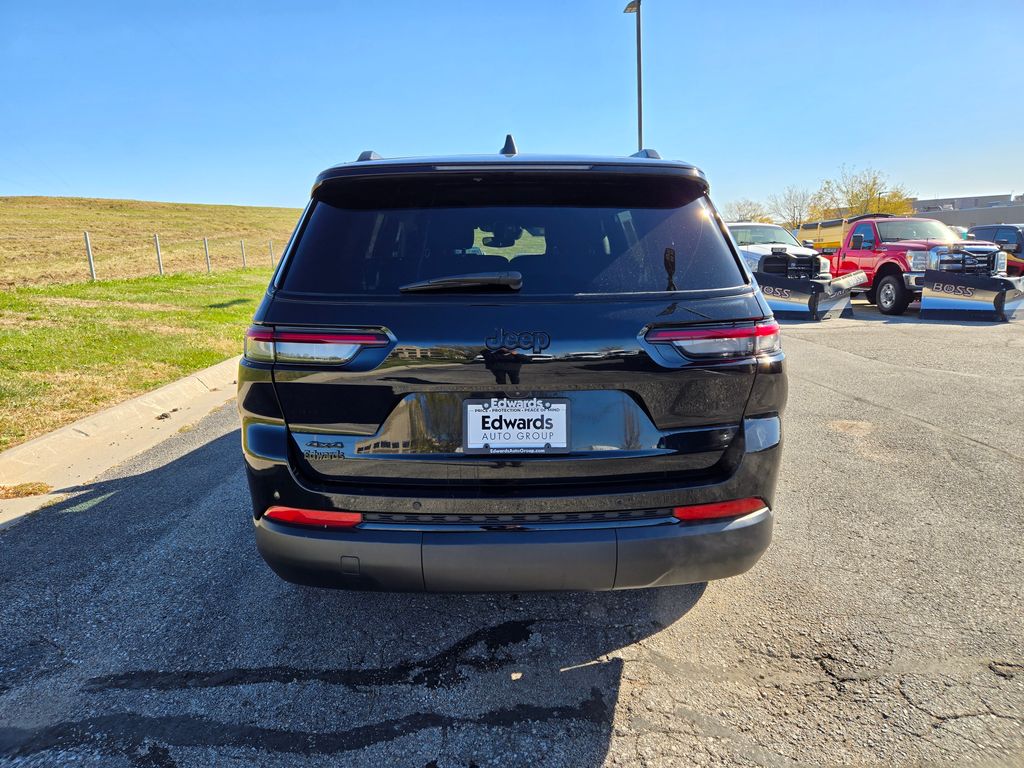 2023 Jeep Grand Cherokee Altitude photo 3