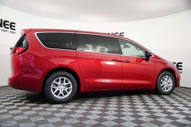 2026 Chrysler Pacifica photo 29