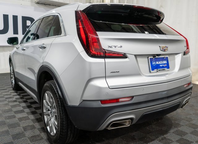 2022 Cadillac XT4 Premium Luxury photo 3