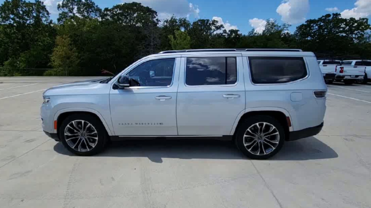 2023 Jeep Grand Wagoneer III photo 28