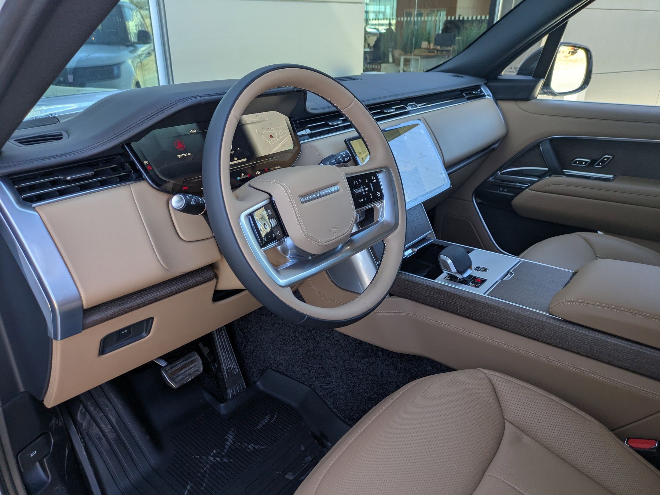 2025 Land Rover Range Rover SE photo 8