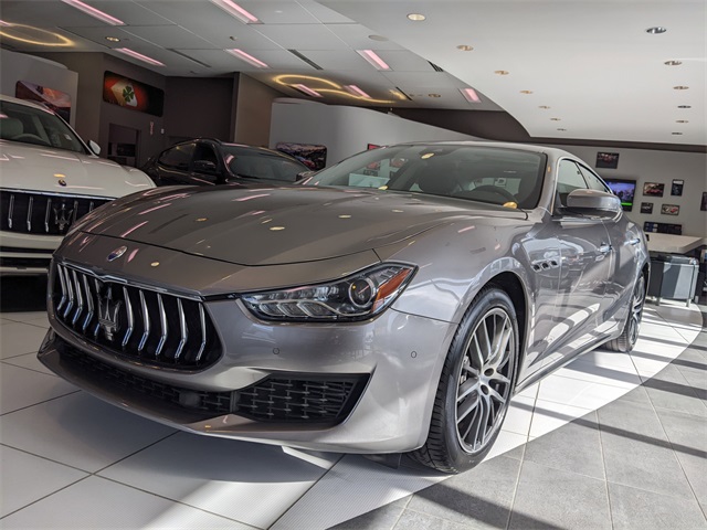 2019 Maserati Ghibli S photo 2