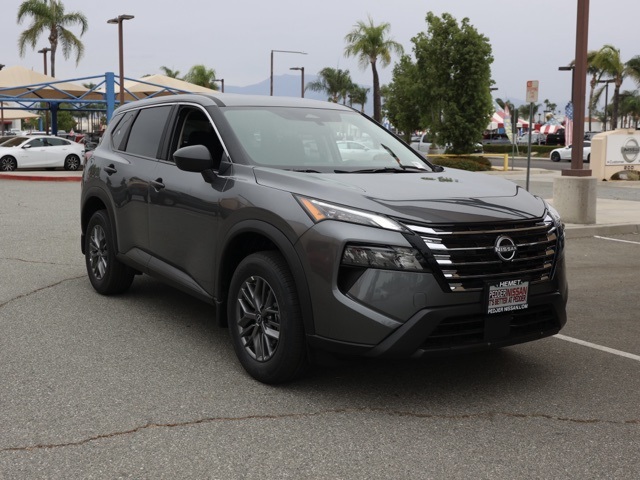 2026 Nissan Rogue S photo 2
