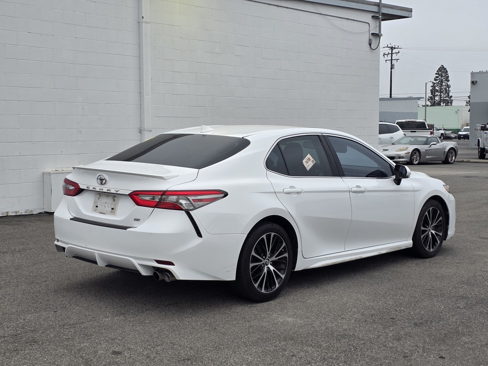 2019 Toyota Camry SE photo 7