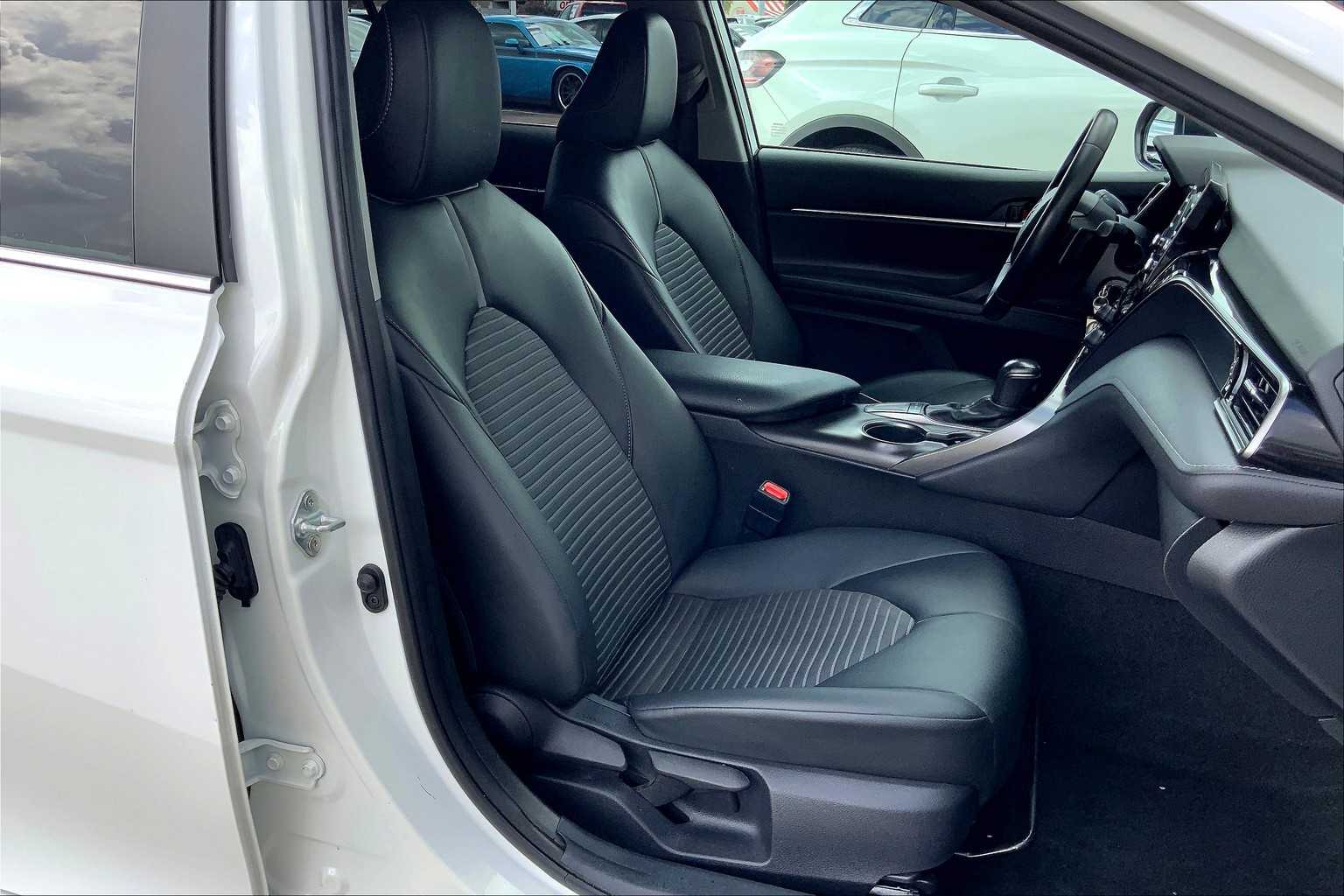 2022 Toyota Camry SE photo 7