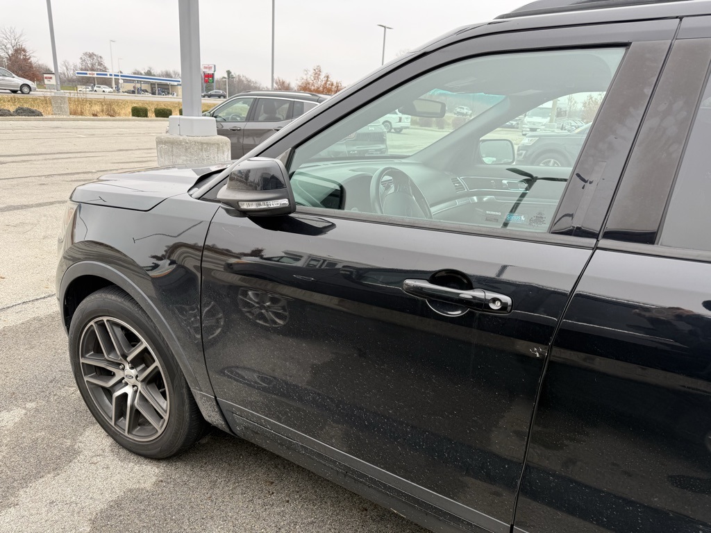 2016 Ford Explorer Sport photo 4