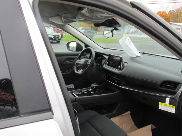 2025 Nissan Rogue S photo 3