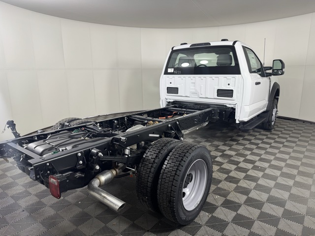 2025 Ford F-550 photo 2
