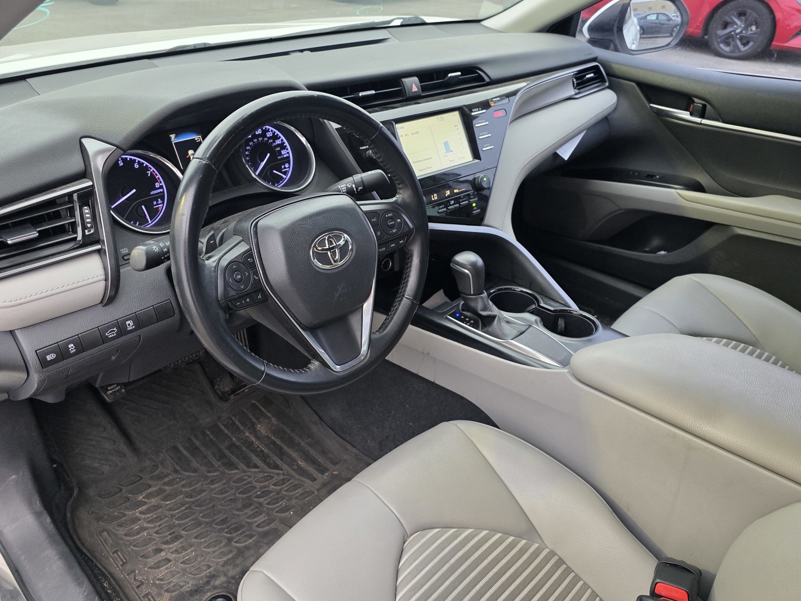 2019 Toyota Camry SE photo 18