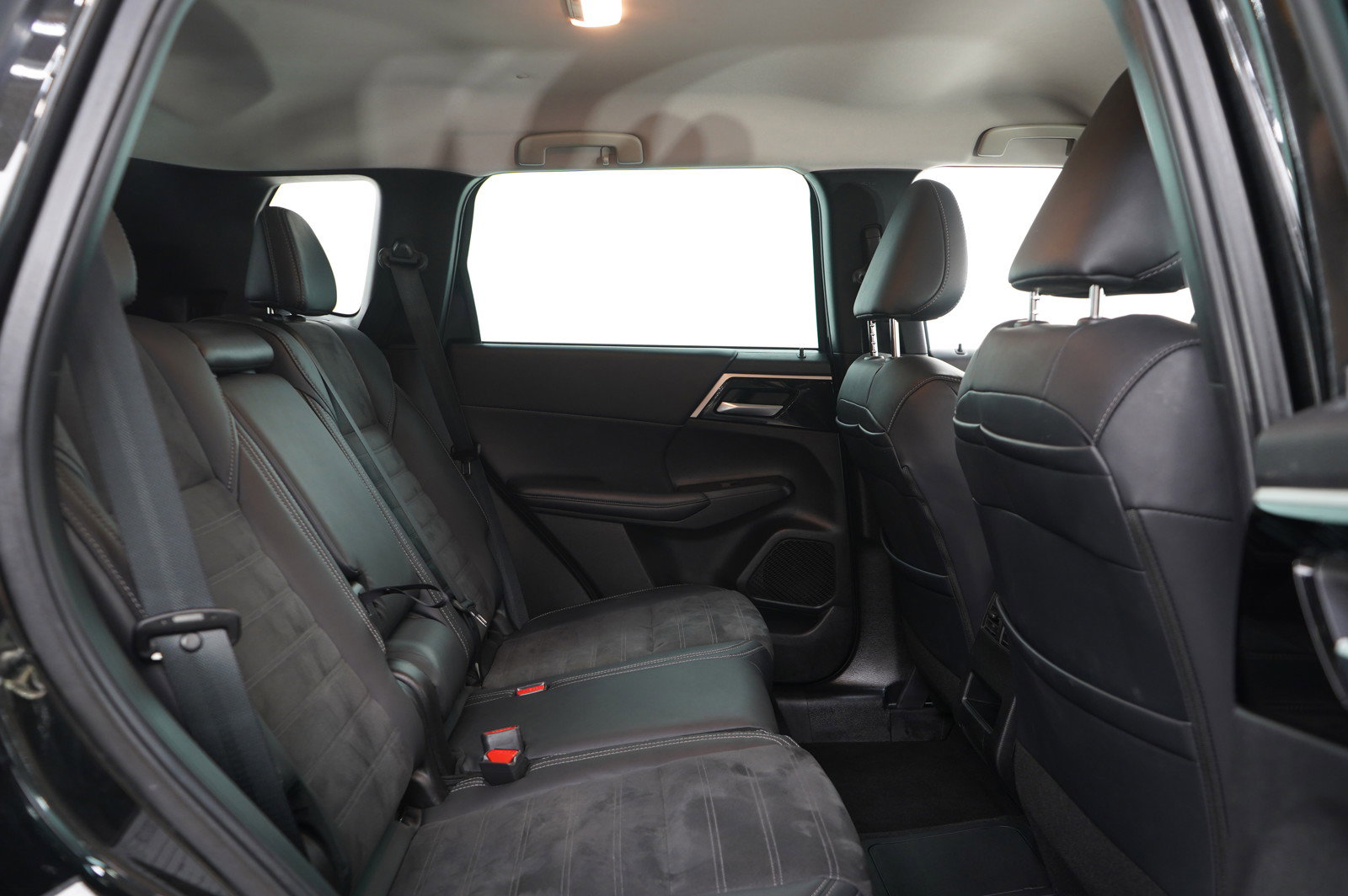 2023 Mitsubishi Outlander PHEV SE photo 13