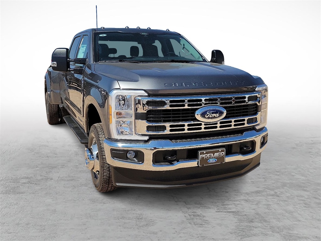 2026 Ford F-350 photo 2
