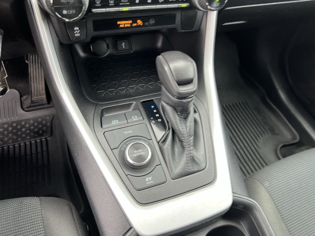 2021 Toyota RAV4 Hybrid LE photo 19